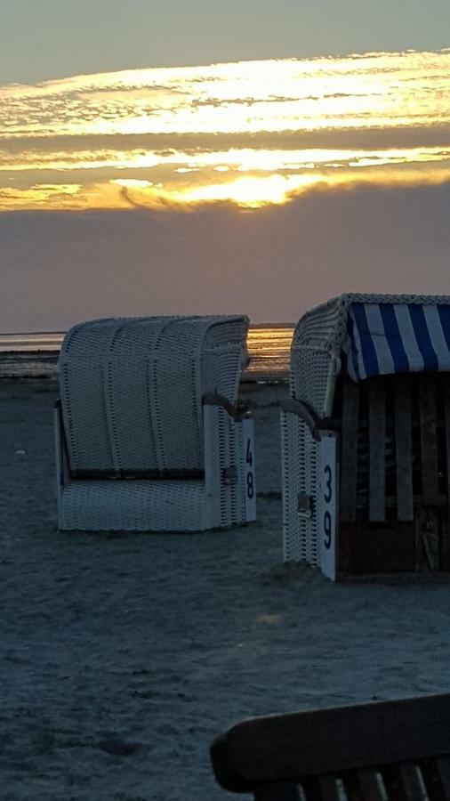 Holiday home Nannen Rechtsupweg
